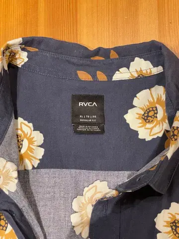 RVCA 네이비 플라워 반팔 셔츠