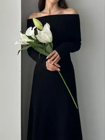 Louere 오프숄더 플레어 니트 롱 원피스