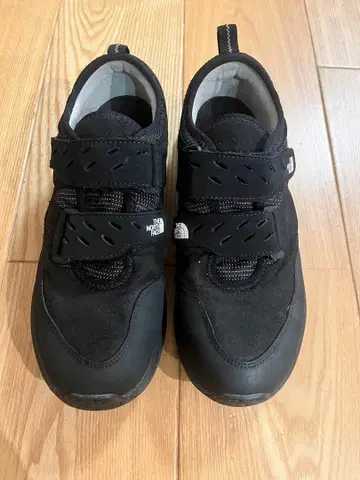 THE NORTH FACE 블랙 스니커즈