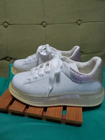 Alexander McQueen 스니커즈