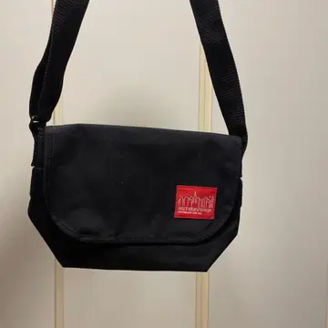 미사용 맨해튼 블랙 메신저 백 플랩식