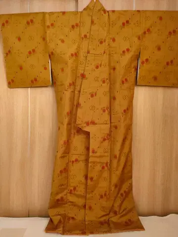 머스타드색 꽃무늬 실크 기모노