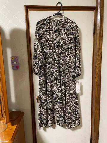 [ 미사용 새상품 ] 페이즐리 무늬 원피스