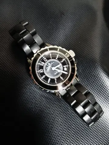 블랙 다이얼 아날로그 시계 방수