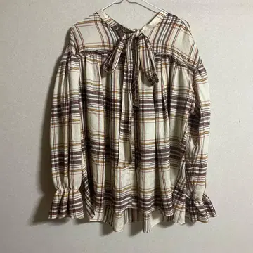 이번 시즌 최신작 니코앤드 2WAY 보타이 체크 블라우스