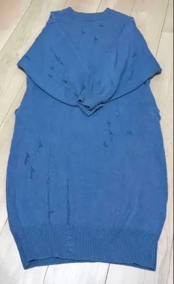 I AM I 블루 긴팔 스웨터