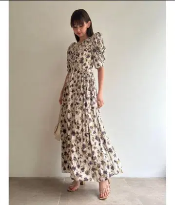 택 포함 새상품 스나이델 백 오픈 바리에 프린트 레이온 원피스