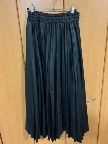 퍼블릭 도쿄 레더 플리츠 스커트 블랙