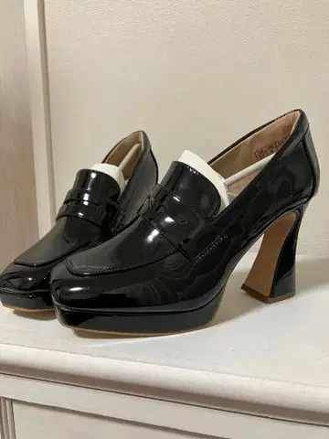 새상품 에나멜 하이힐 펌프스 6.5 23.5cm 상당