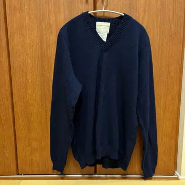 STEHPAN SCHNEIDER 네이비 V넥 스웨터