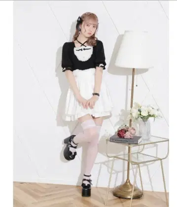 NOEMIE 노에미 꽃무늬 자카드 플레어 스커트