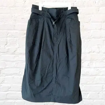 유니클로 하이웨스트 미디엄 기장 벨트 타이 스커트