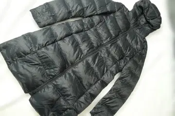 유니클로 울트라 라이트 다운 코트 블랙 컬러 후드 부착 M