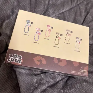 CRYBABY Wild but Cutie 폰참 모듬 박스