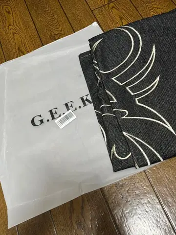 G.E.E.K 블랙 데님