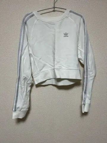 adidas 크롭 맨투맨 화이트