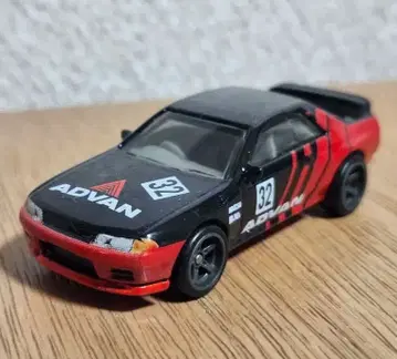 핫휠 NISSAN R32 GT-R ADVAN