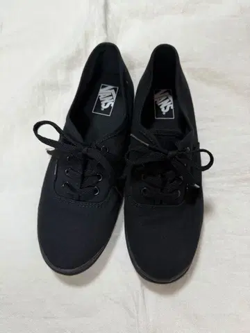 VANS 블랙 로우컷 스니커즈