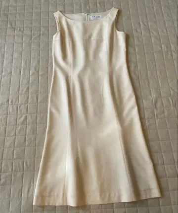 BLUE LABEL 슬리브리스 무릎 기장 원피스