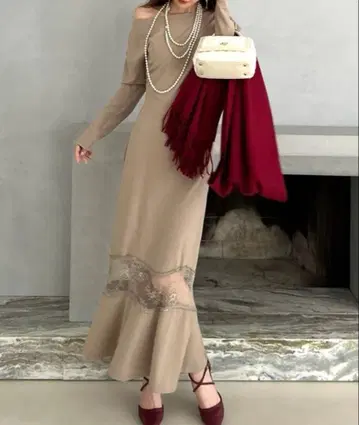 ROYAL PARTY 레이스 절개 드레이프 드레스