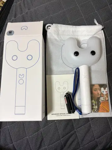NewJeans 응원봉 트레이딩 카드 포함