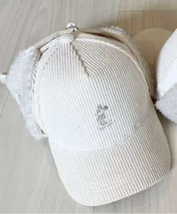 [ 당일 발송 ] 디즈니 캡 귀마개 화이트 코듀로이 그로브