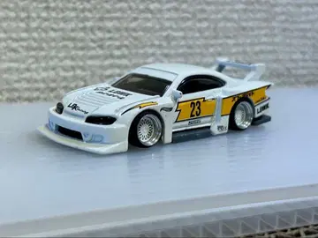 LBWK 23 화이트 미니카 실비아