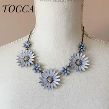 TOCCA 토카 플라워 비쥬 블루 꽃 모티브 목걸이 블루 계열