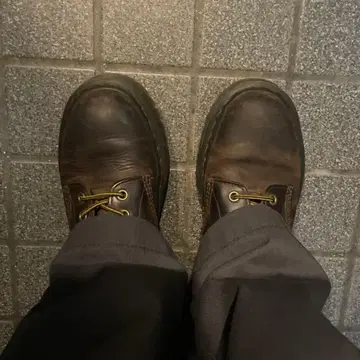 닥터마틴 1460 8홀 부츠 브라운