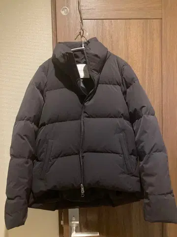 STUDIOUS 다크 네이비 다운 자켓