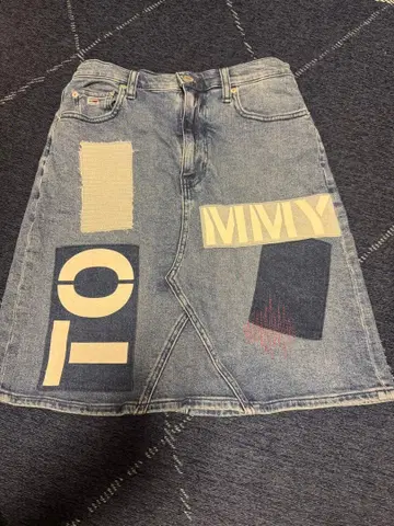 TOMMY JEANS 패치워크 데님 미니 스커트 26
