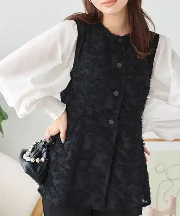 고베 레터스 시어 페더 자카드 페플럼 베스트 상의