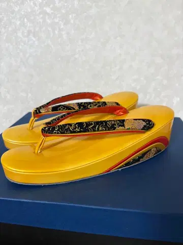 옐로우 컬러 조리 전통적인 디자인