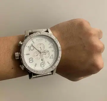 NIXON 크로노그래프 시계 실버