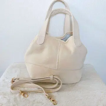 [ 새상품급 ] 크림색 무스탕 핸드백