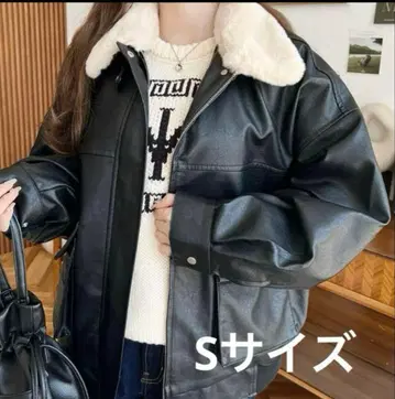 퍼 티펫이 달린 빈티지풍 매트 인조 가죽 블루종