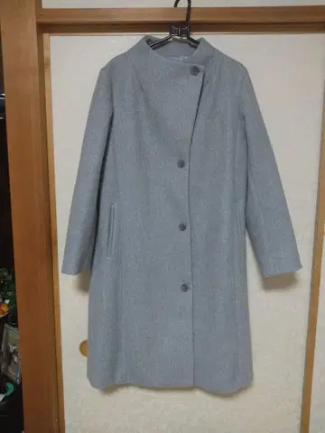 GALLORIA 그레이 버튼 부착 롱 코트