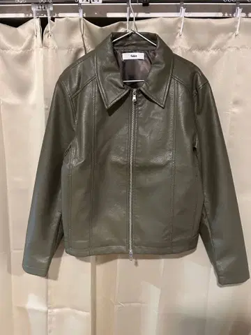팔레 올리브 그린 가죽 자켓