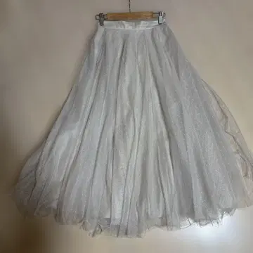 스나이델 snidel 화이트 플레어 스커트 튤