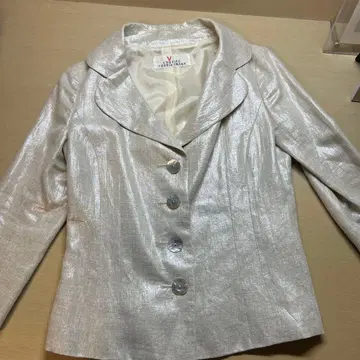 레킵 샴페인 컬러의 화려한 자켓