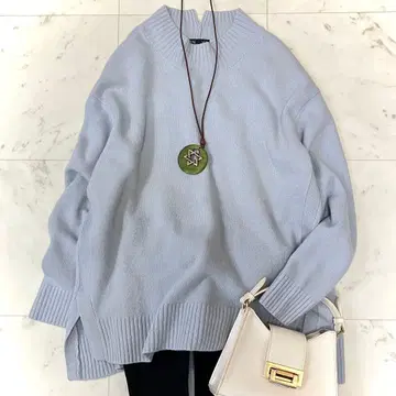 새상품급 인디비 울 캐시미어 하이넥 니트 백 슬릿 루즈핏