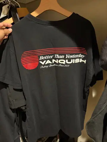새상품급 VANQUISH T셔츠
