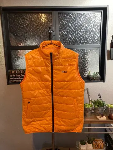 새상품급! 휠라 경량 충전솜 베스트 LL 사이즈 정가 16500엔 오렌지