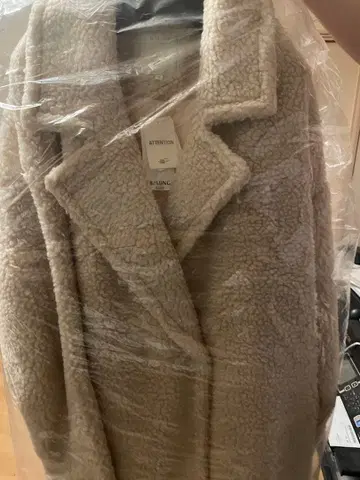 미사용 베이지 보아 롱 코트