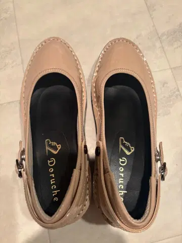 도루체 베이지 백 스트랩 슈즈