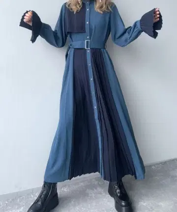 HARE 소매 플리츠 절개 원피스