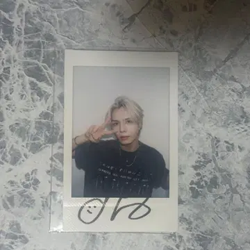 E'LAST 예준 사인 포함 폴라로이드