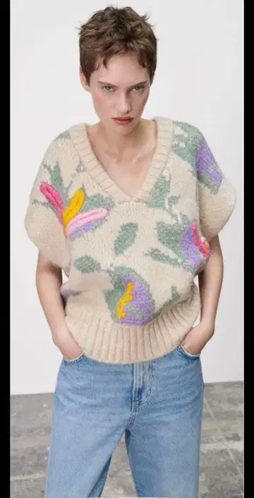 ZARA 자수 니트 베스트 꽃무늬 크림색 니트 베스트 V넥