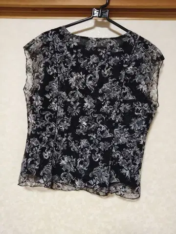 꽃무늬 슬리브리스 드레스