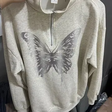 나비 그래픽 집업 맨투맨 사이즈 2